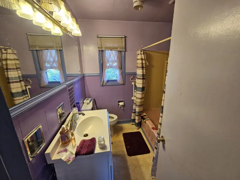 Whitley Hamilton Home Buyers Bathroom Before Whitley Hamilton Home Buyers Bathroom Before - Before and After